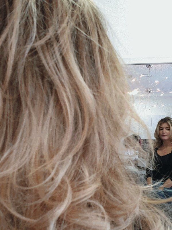 Capelli lunghi biondi con onde morbide
